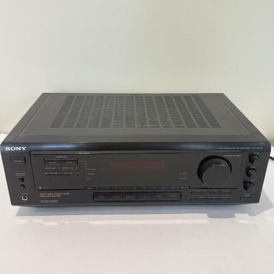 LOT 470F: Sony FM Stereo/AM-FM Receiver STR-DE505
