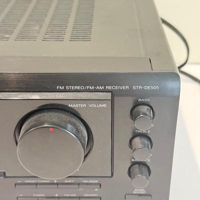 LOT 470F: Sony FM Stereo/AM-FM Receiver STR-DE505