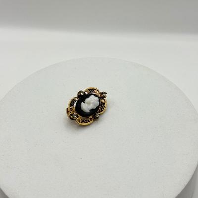 LOT 474J: 10kt Gold Cameo (3.05g) & Larger 925 Sterling Silver Cameo (6.2g)