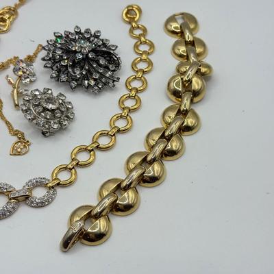 LOT 480J: Goldtone Necklaces, Bracelet & More