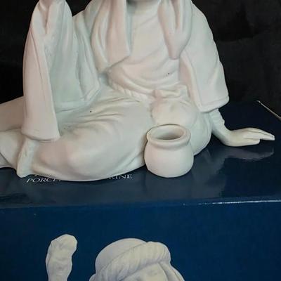 Vintage Avon 1984 “The Poor Man” – Bisque Porcelain Nativity Figurine