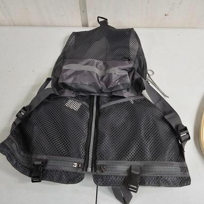 Bassdash Fishing Vest & Cortland Landing Net (G-JS)