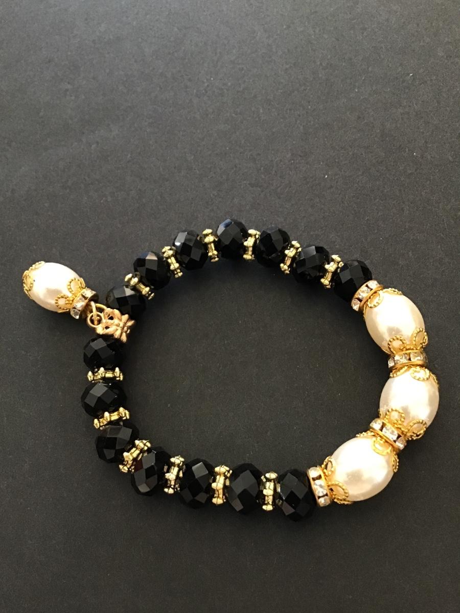 Beautiful vintage black glass faceted bead and faux pearl stretch bracelet