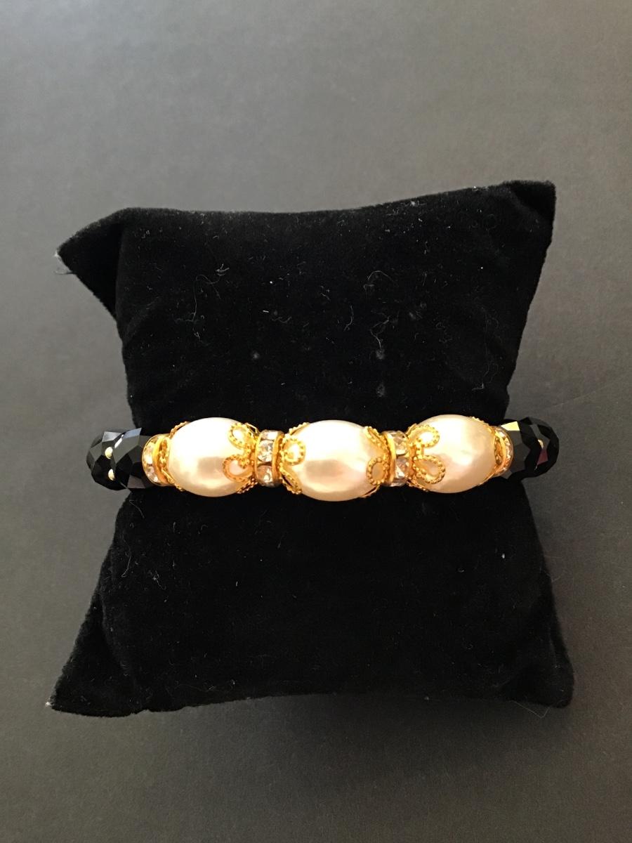 Beautiful vintage black glass faceted bead and faux pearl stretch bracelet