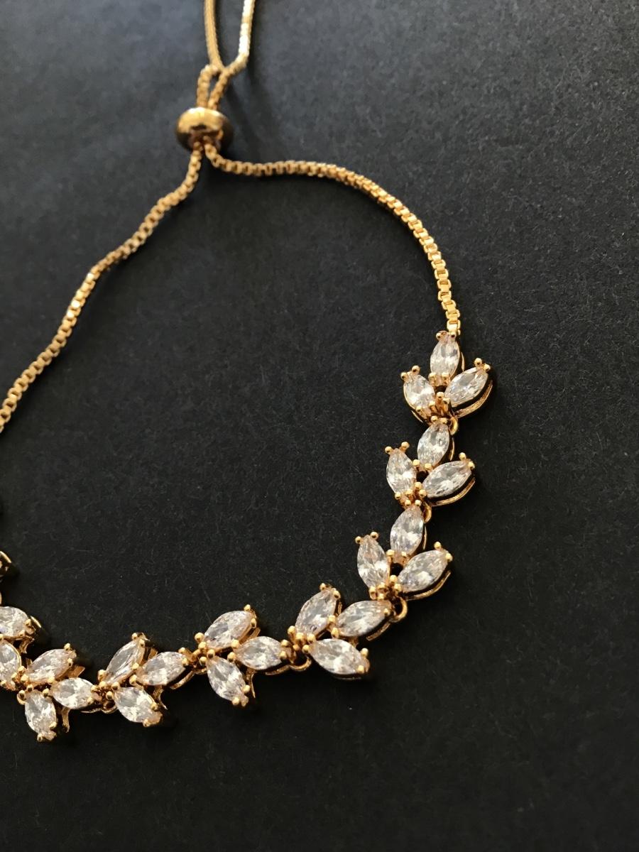 Beautiful gold tone slider bracelet