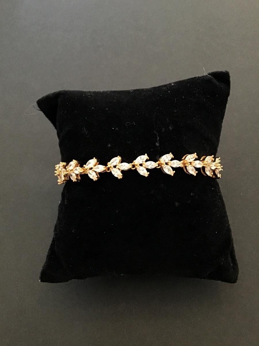 Beautiful gold tone slider bracelet