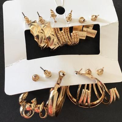 Beautiful, very nice gold tone, six pairs, hoop earrings