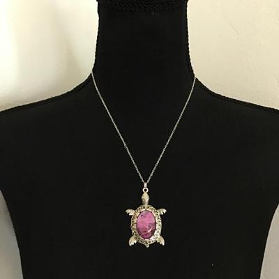 Vintage, silver toned turtle pendant necklace