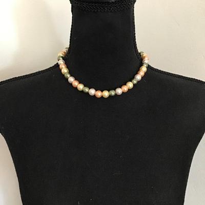 Beautiful, vintage light multicolored, faux, pearl glass bead collar necklace
