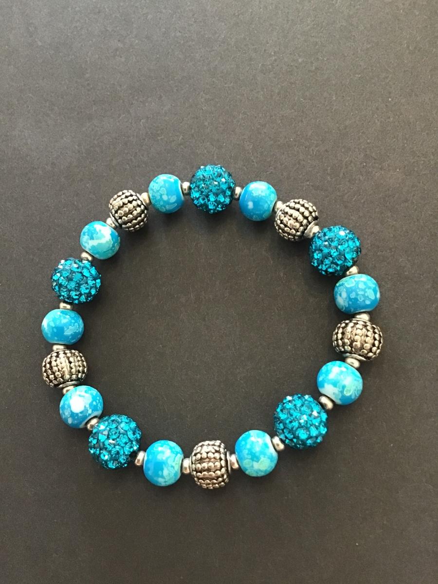 Pretty blue beaded stretch bracelet