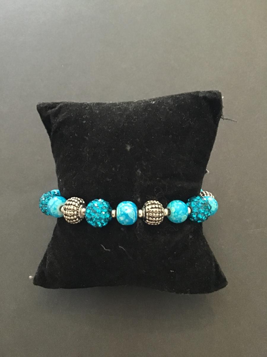 Pretty blue beaded stretch bracelet