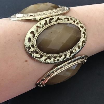 Beautiful statement stretch bracelet, gold toned