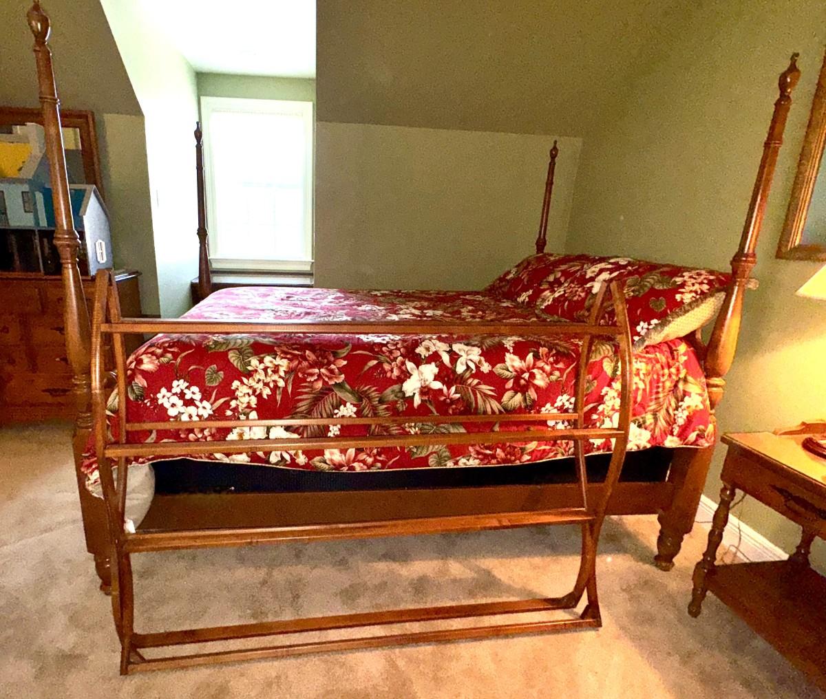 Vintage Canopy Bed with Removable Canopy