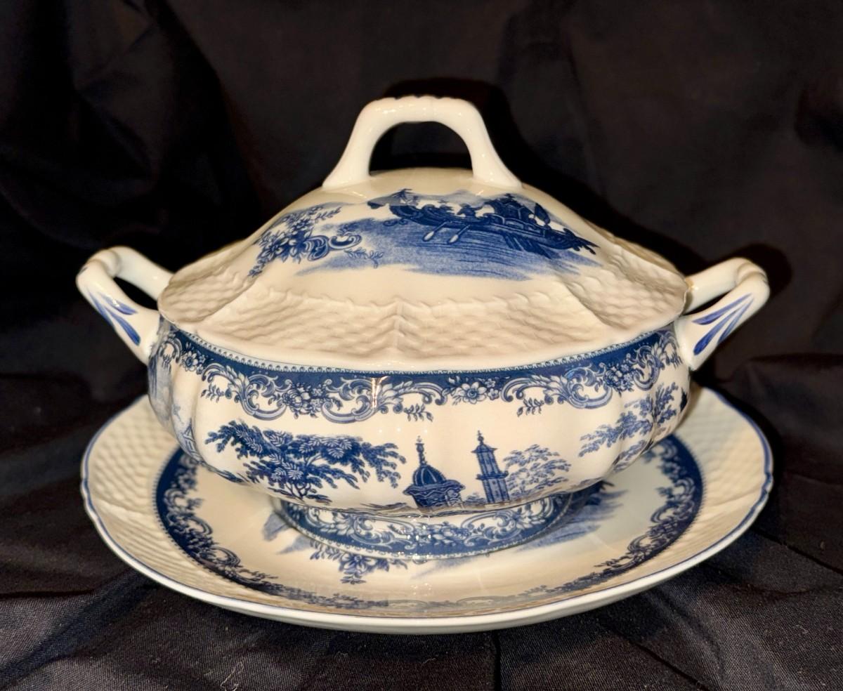Blue & White Lidded Tureen with Underplate
