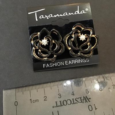 Beautiful, gold tone, vintage, flower, black enamel rhinestone statement earrings