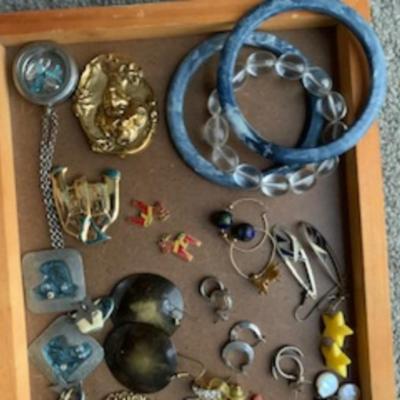 Small Lot of Costume Jewelry
