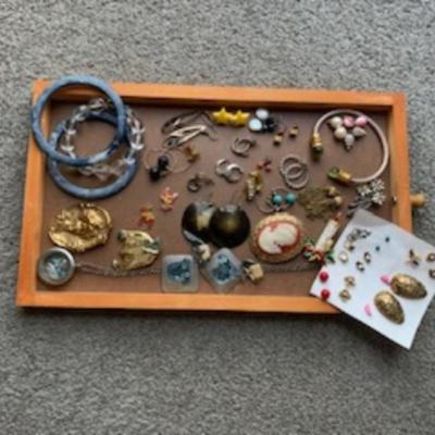 Small Lot of Costume Jewelry