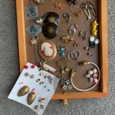 Small Lot of Costume Jewelry