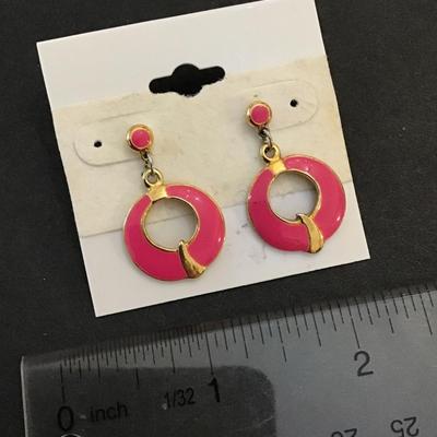 Cute, vintage, hot pink enamel gold tone, dangle earrings