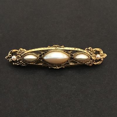 Vintage 1928 Gold tone, faux, pearl brooch
