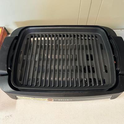 BELLA SMOKELESS GRILL AND ROUND BAKING STONE