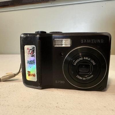 SAMSUNG S730 CAMERA AND GALAXY S20 OTTERBOX