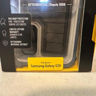 SAMSUNG S730 CAMERA AND GALAXY S20 OTTERBOX