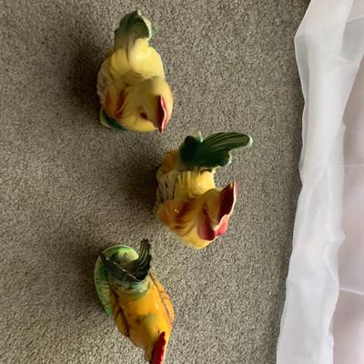 Vintage Rooster Statues – Hand-Painted Ceramic Décor (Set of 3)