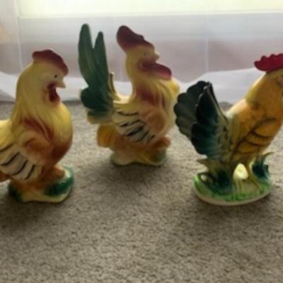 Vintage Rooster Statues – Hand-Painted Ceramic Décor (Set of 3)