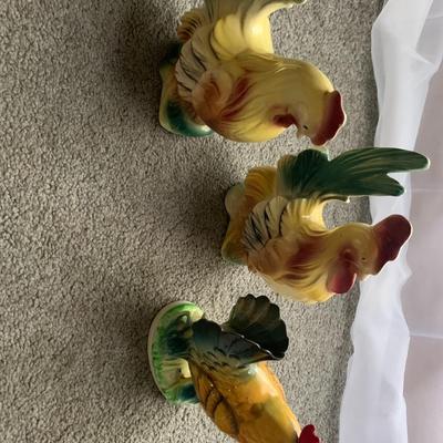 Vintage Rooster Statues – Hand-Painted Ceramic Décor (Set of 3)