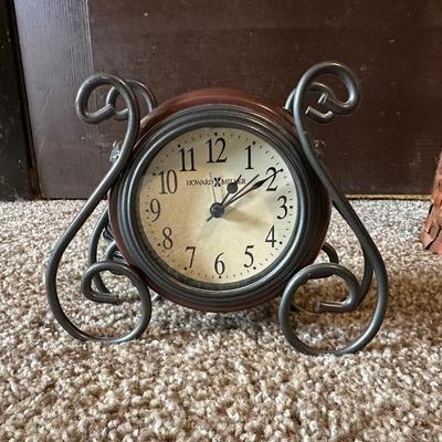 PERRY ELLIS 6 PIECE FULL SHEET SET, HOWARD MILLER CLOCK AND HOME DECOR VASE WITH FAUX PLANTS