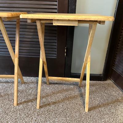2 FOLDING TV TRAYS