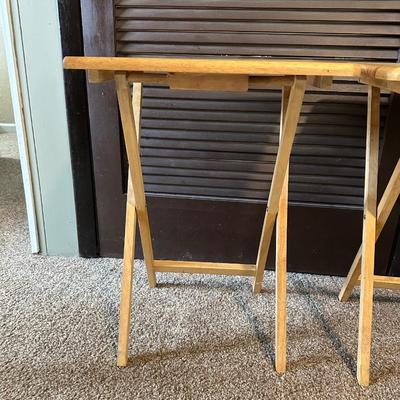2 FOLDING TV TRAYS