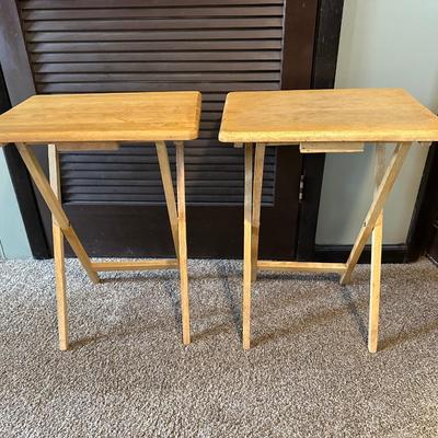 2 FOLDING TV TRAYS