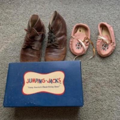 Shoes Vintage Jumping Jacks Box Baby Shoes & Pink Moccasins