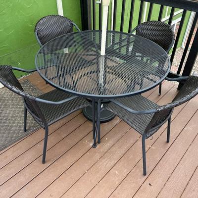 PATIO TABLE WITH UMBRELLA AND 4 CHAIRS