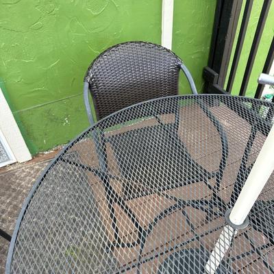 PATIO TABLE WITH UMBRELLA AND 4 CHAIRS