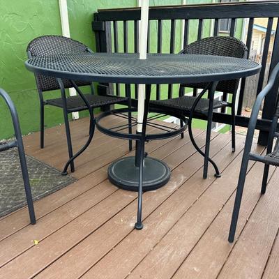 PATIO TABLE WITH UMBRELLA AND 4 CHAIRS