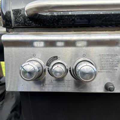 CHARBROIL PROPANE GRILL WITH COVER