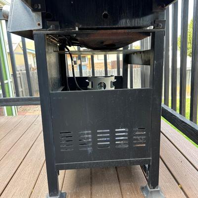 CHARBROIL PROPANE GRILL WITH COVER