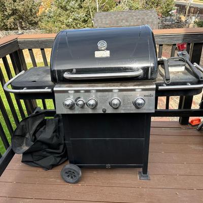 CHARBROIL PROPANE GRILL WITH COVER