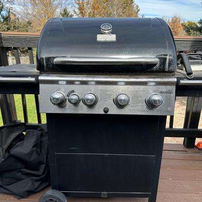 CHARBROIL PROPANE GRILL WITH COVER