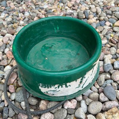 HEATED DOG POOL, SPRINKLER TOY AND FLOATING PINEAPPLE FOR YOUR PET