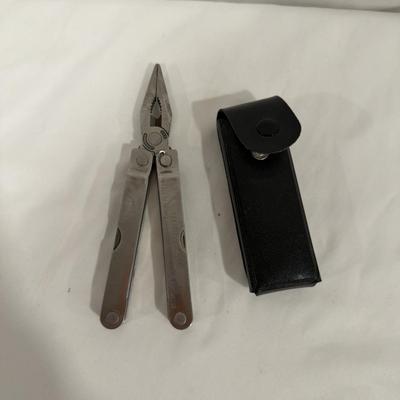 Victornox Swiss Army Knives, Leatherman & More (G-MG)