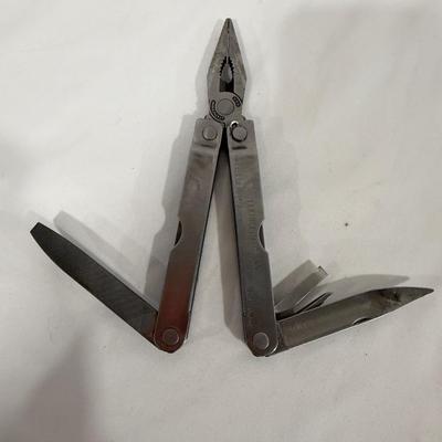 Victornox Swiss Army Knives, Leatherman & More (G-MG)
