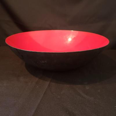 Nordic Ware and Enameled Bowl (LR-KD)