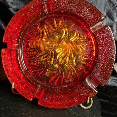 Vintage Mid-Century Amberina Art Glass Ashtray – L.E. Smith / Blenko Style, Swirling Sand Scroll Design, Red-to-Amber Glow, 1960s MCM Decor