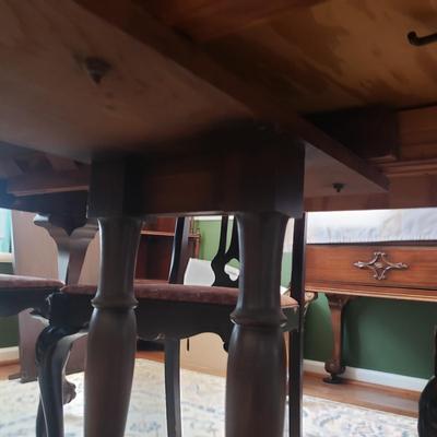 Mechanics Furniture Co Antique Clawfoot Dining Table w/ Two Leaves and Six Chairs (DR-KD)