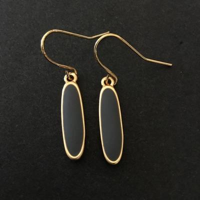 Very pretty gold tone flat gray enamel dangle earrings very elegant