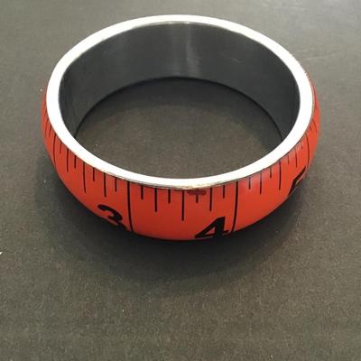 Orange tone, tape measure Bengal